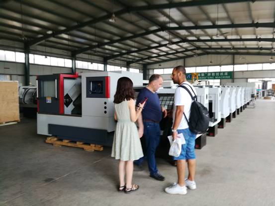 敘利亞客戶來公司采購數(shù)控車床