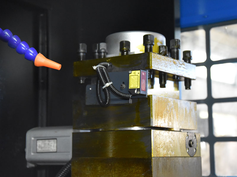 輪轂拉絲機(jī)廠家淺談輪轂更換4個步驟